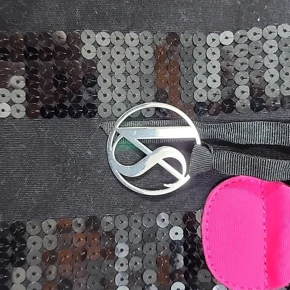 Victoria's Secret Travel Bag Black/Pink - Picture 11 of 11